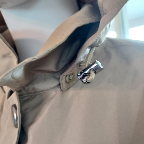 Lands'End Hooded Snap Front 3/4 Length Raincoat with Deep Pocket Snap Detail. - Picture 9 of 16